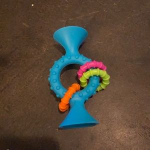 Fat Brain pip squigz